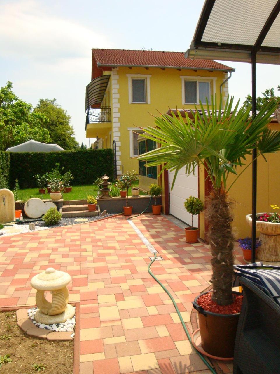 Yellow Apartmanhaz Buk Exterior foto