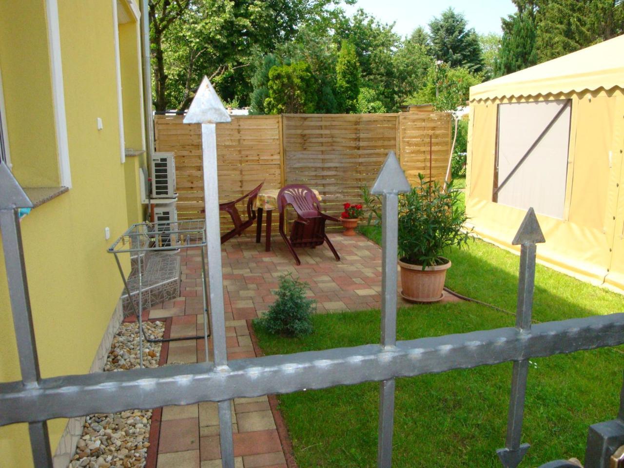 Yellow Apartmanhaz Buk Exterior foto