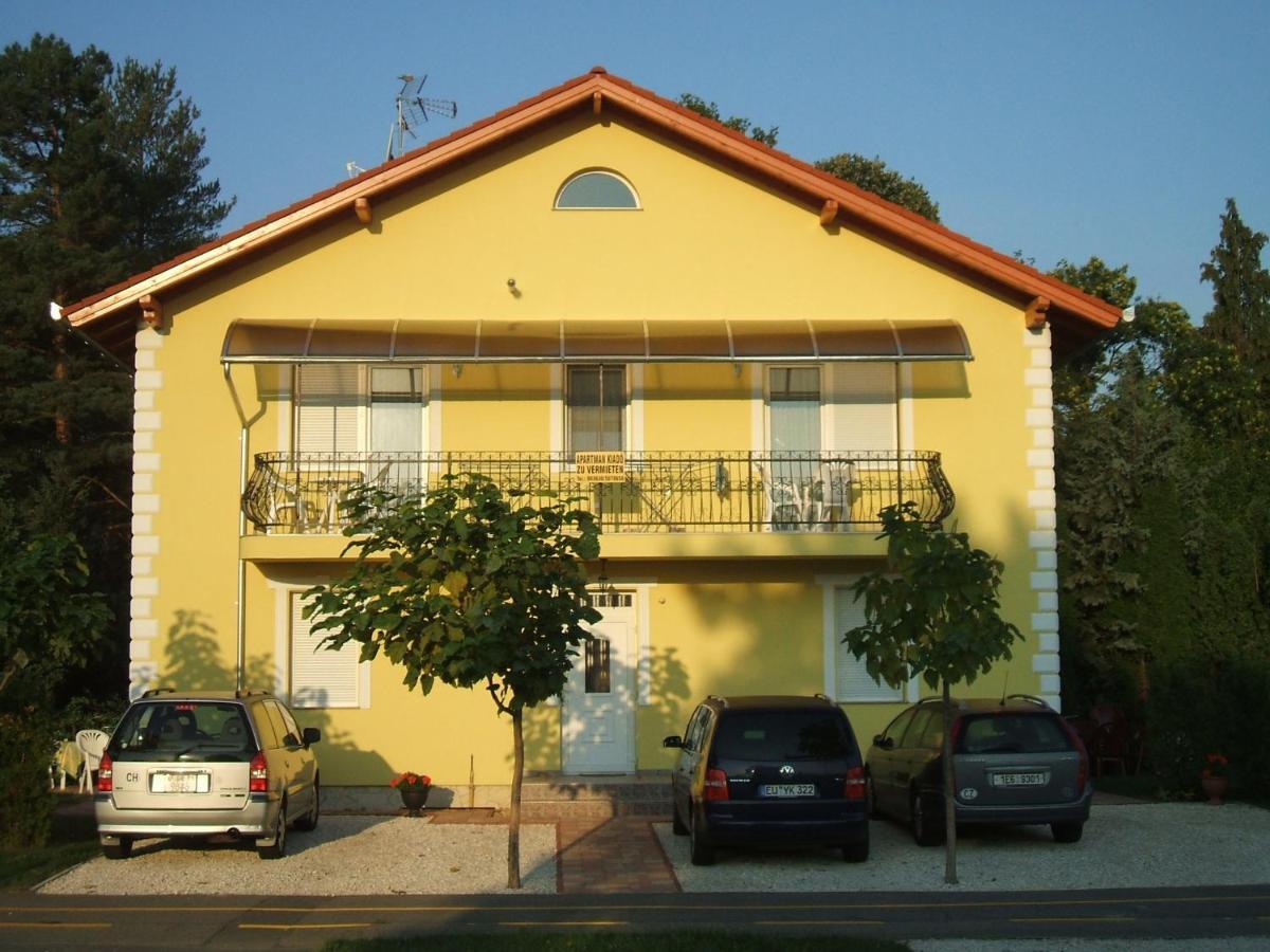 Yellow Apartmanhaz Buk Exterior foto