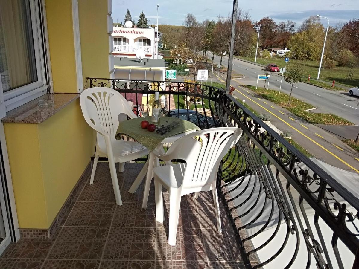 Yellow Apartmanhaz Buk Exterior foto